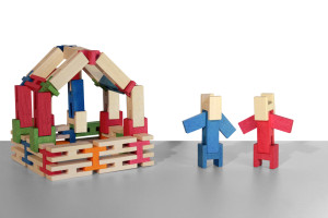 use wooden blocks to make a house